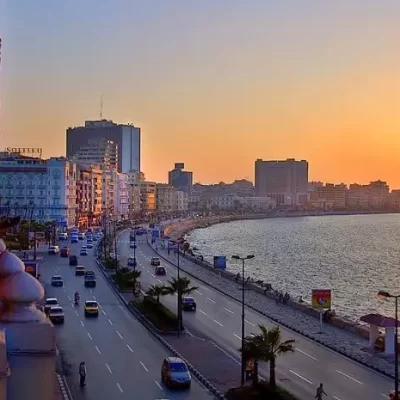Walk-along-the-Corniche-in-Alexandria