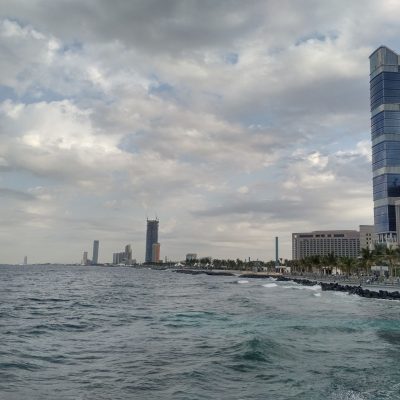 Jeddah City Coastline,  is open area place that usualy people doing relaxation activities, such jogging, running, city viewing, hangout. This place is favorite place for most of people in Jeddah doing morning or night activities in weekend.